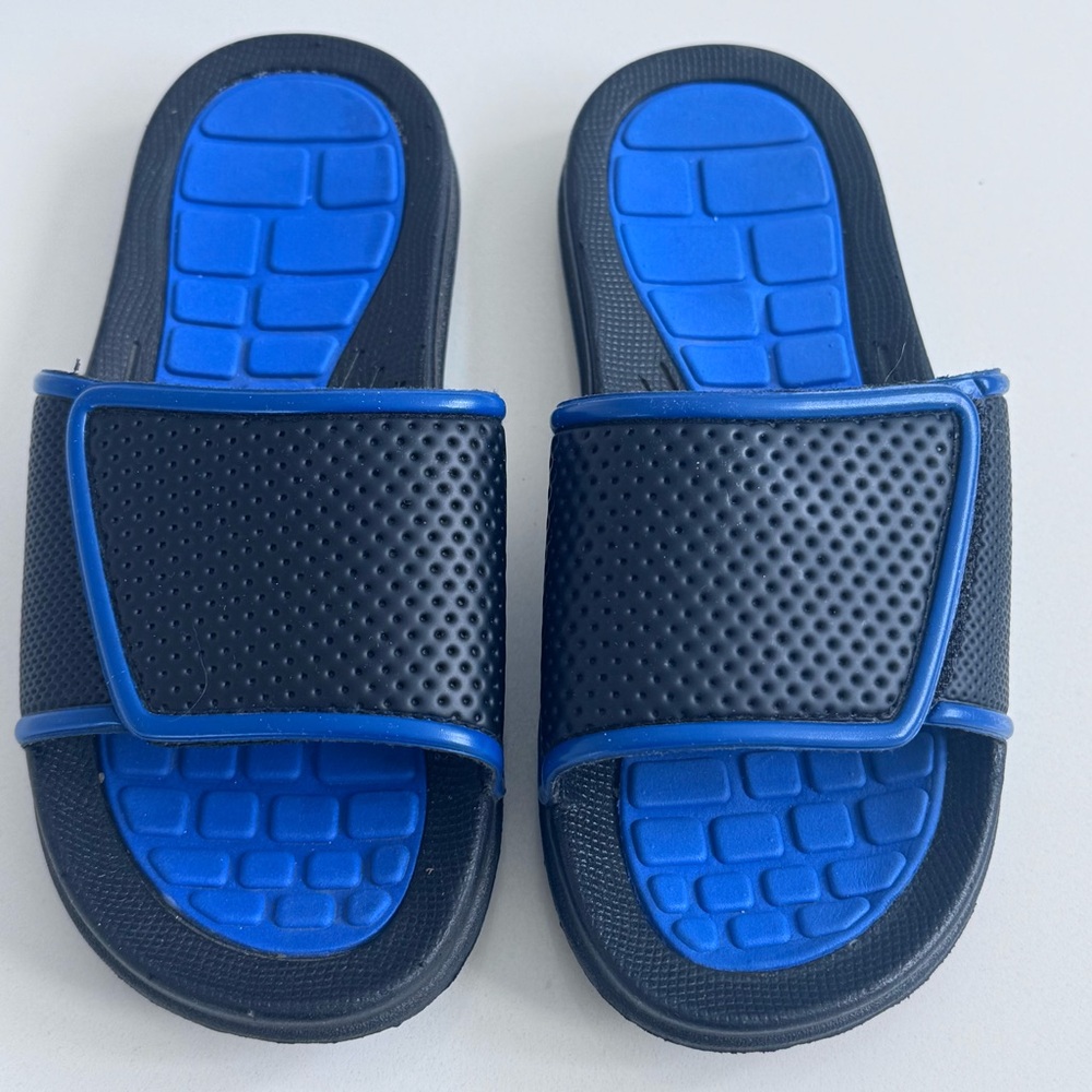 Kids Unisex Blue Black Slide Sandals w Traction Grip Beach Pool Camp Size 13/1